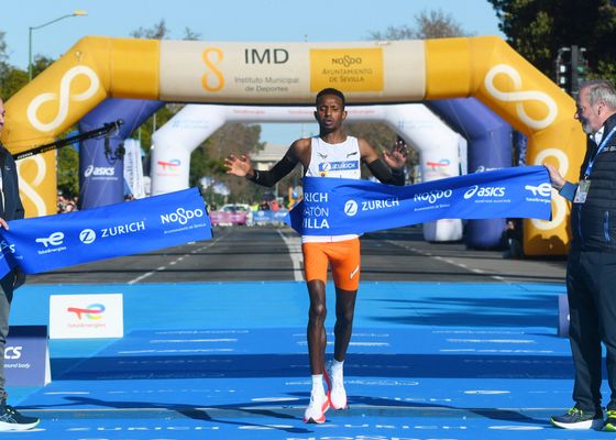 Barega triunfa en la maratón de Sevilla