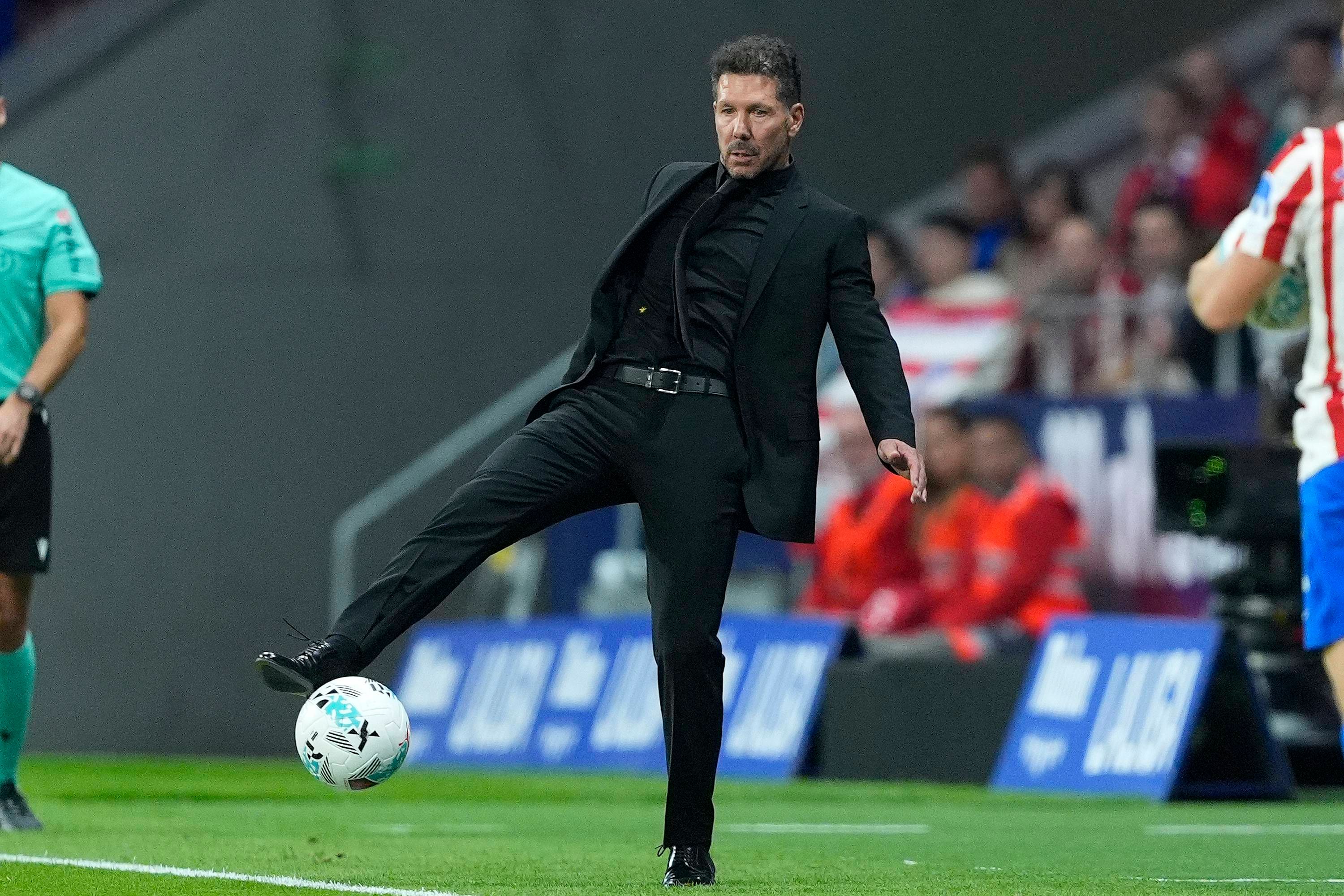 Tres bajas y un alta para Simeone en el derbi