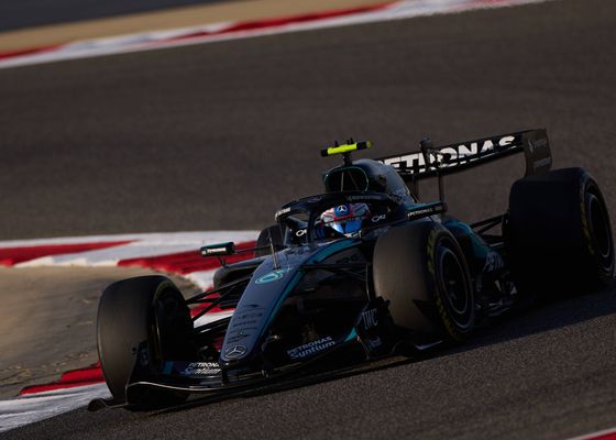 Mercedes y McLaren vuelan, Verstappen se pone manos a la obra y Aston Martin ni está ni se le espera