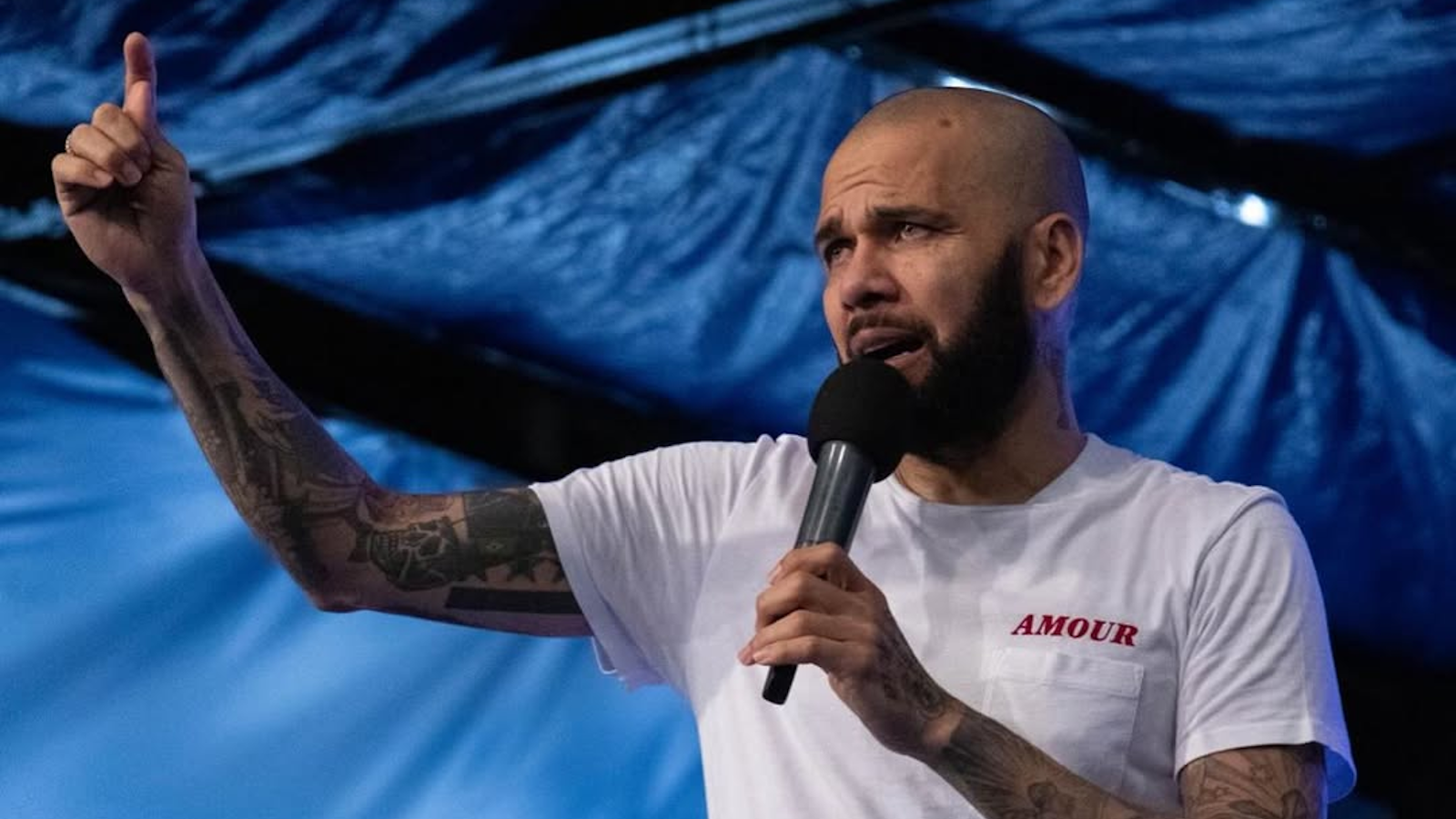 Dani Alves conquista el Metropolitano ante más de 35.000 personas