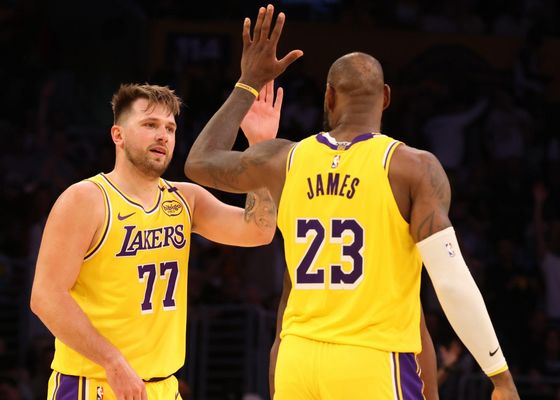 NBA Navidad 2025: partidos, horarios, canales y dónde ver hoy en TV y online la jornada del Día de Navidad