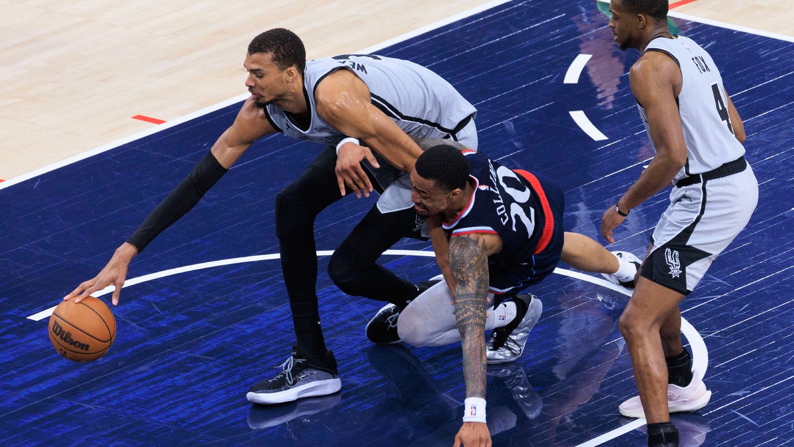 Wembanyama mete en un lío a los Spurs y los Knicks van firmes a por el anillo