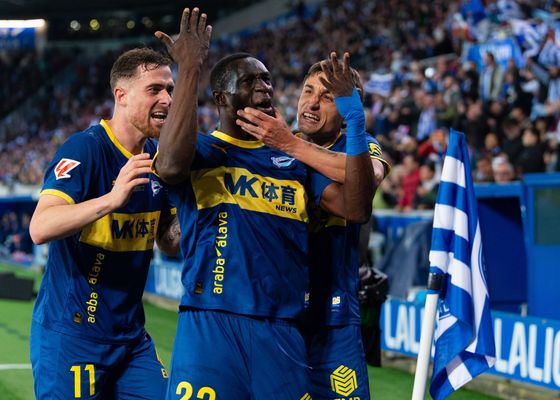 Alavés 1-0 Barcelona: Diabate saca al Glorioso del descenso y deja al Barça sin los 100 puntos