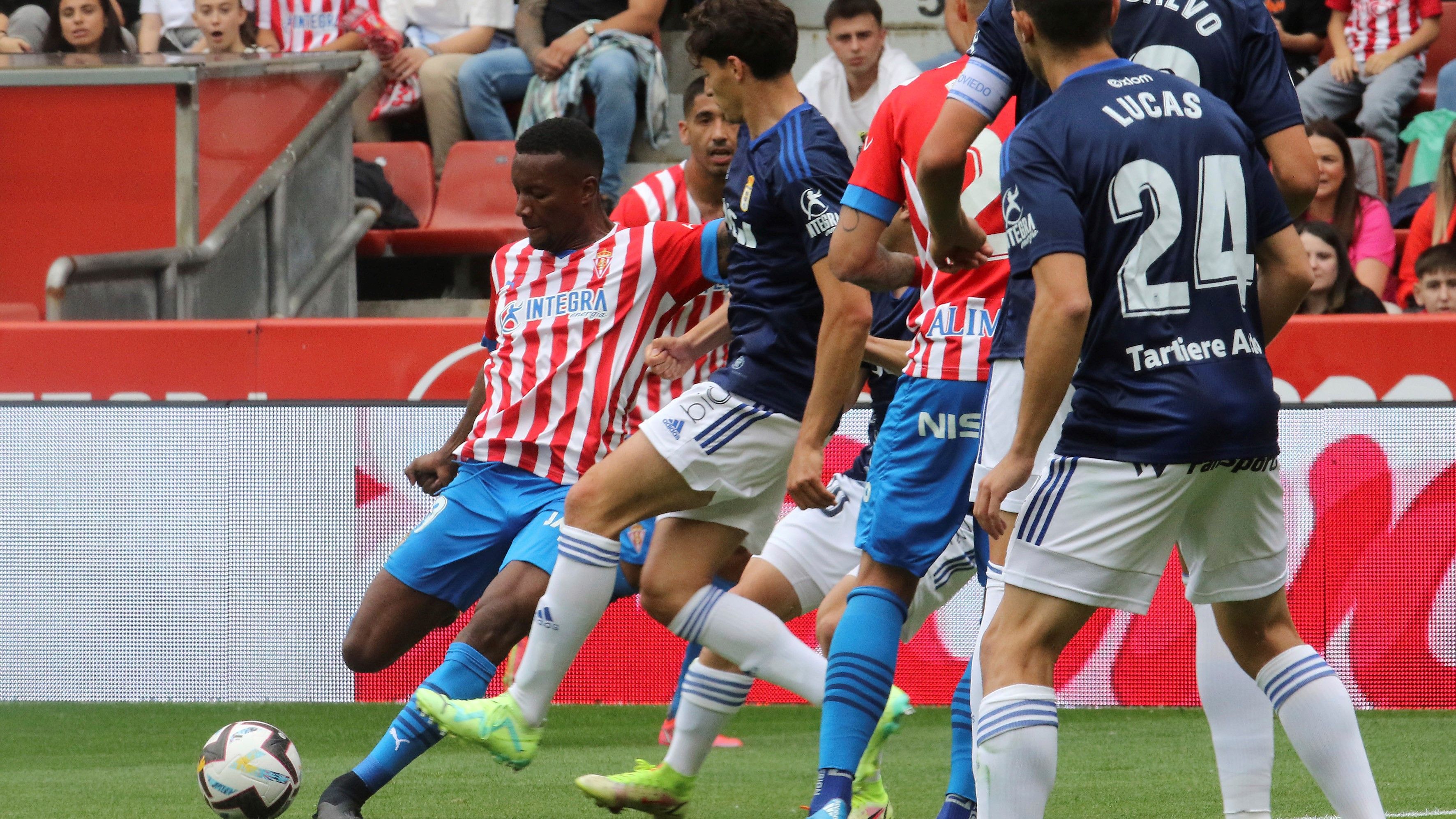 Sporting de Gijón y Real Oviedo ponen sus ojos en el mismo futbolista