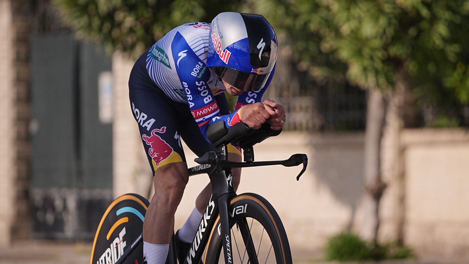 Pippo Ganna destroza el crono y Primoz Roglic aprovecha para poner firme a Isaac del Toro