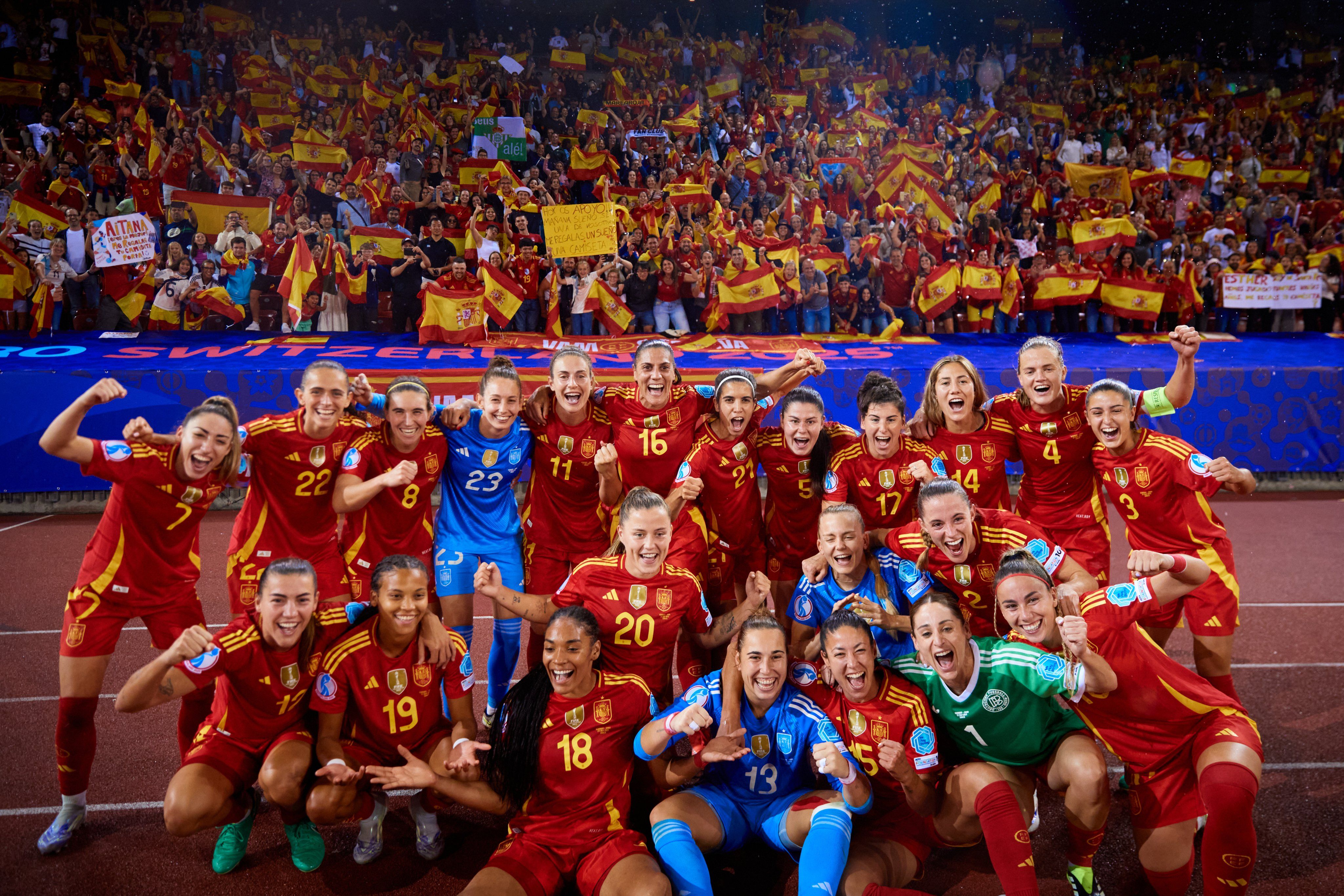 España vuelve a la cima