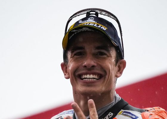 "Marc Márquez se conforma con que la Ducati no lo tire al suelo"