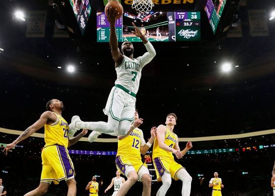 Los Lakers se hunden en una noche histórica para Kevin Durant