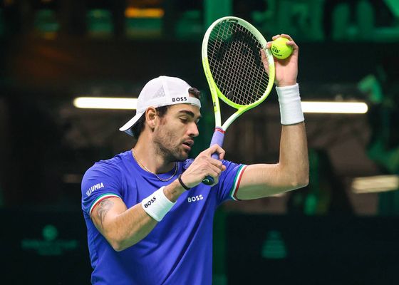 Berrettini adelanta a Italia y ya acaricia la final de la Copa Davis
