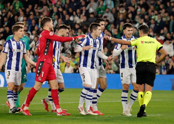 Zubimendi denuncia injusticias arbitrales: "En LaLiga se está viendo acciones difíciles de analizar y hoy nos ha tocado a nosotros"