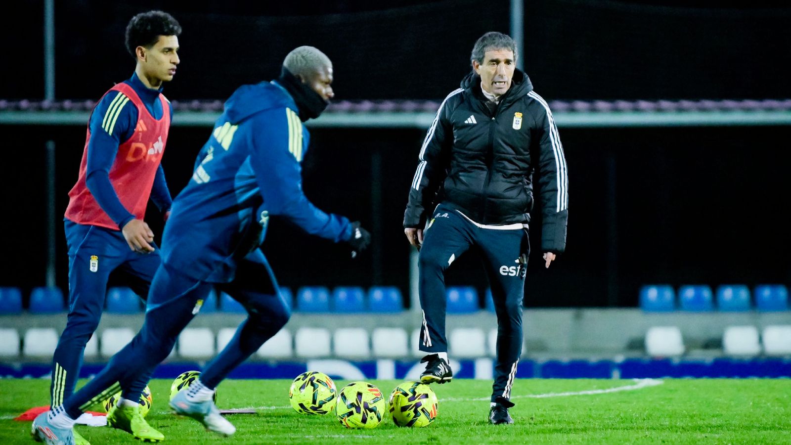 Almada zanja el caso Rondón y se queja de la plantilla que tiene el Oviedo