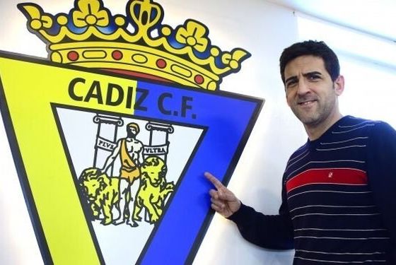 El Cádiz pesca en el Villarreal y ya negocia su primer fichaje para la 24/25