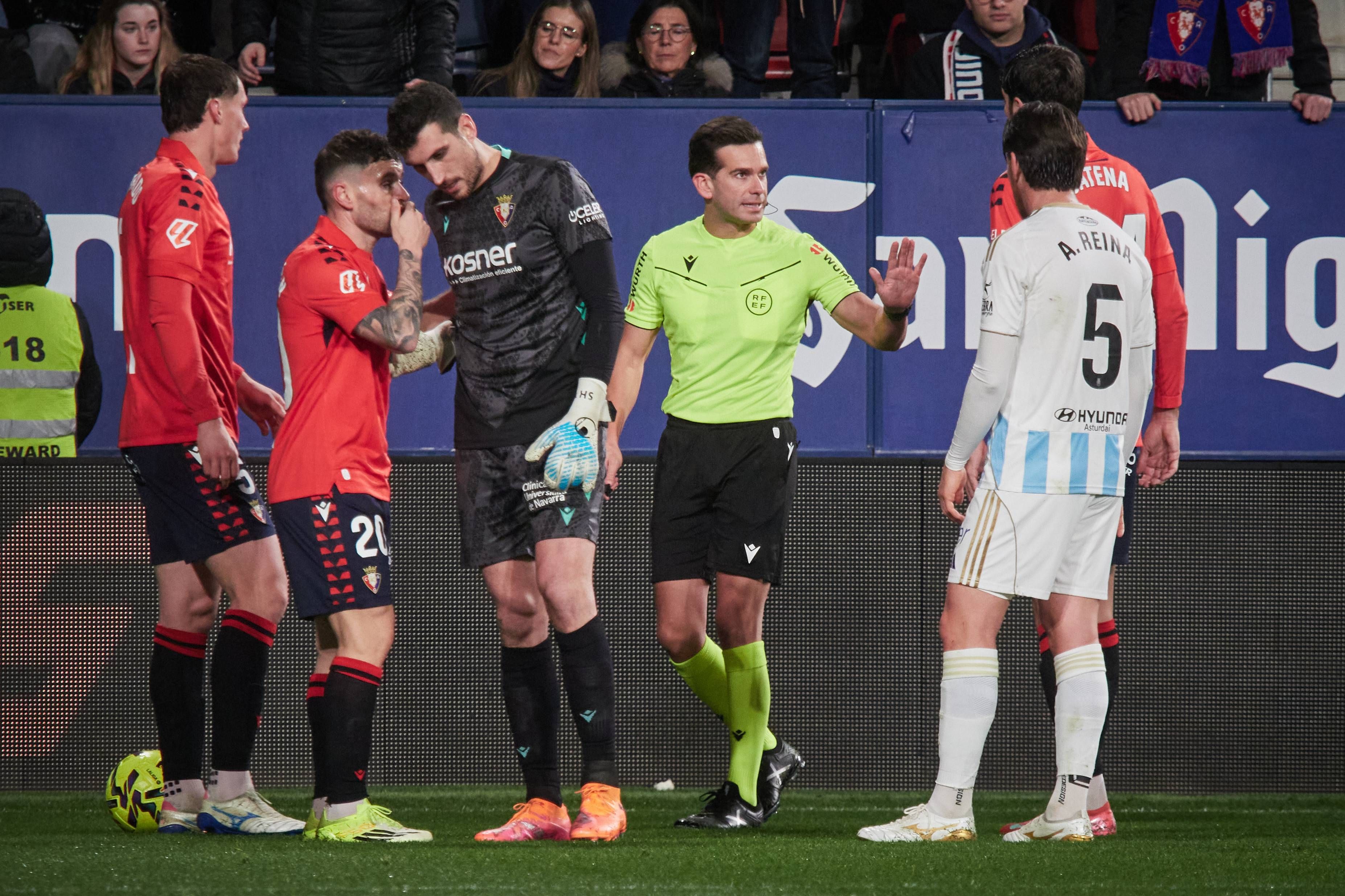 El Oviedo estalla tras la actuación de Quintero González ante Osasuna y pide "respeto"