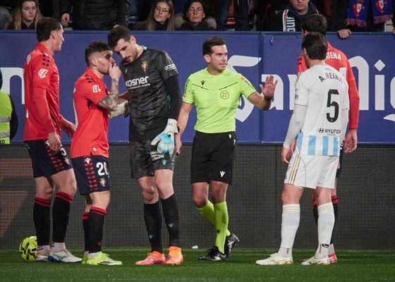 El Oviedo estalla tras la actuación de Quintero González ante Osasuna y pide "respeto"