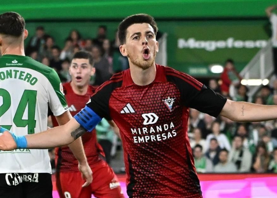 Quiere fichar a Alberto Reina y a Pablo Tomeo