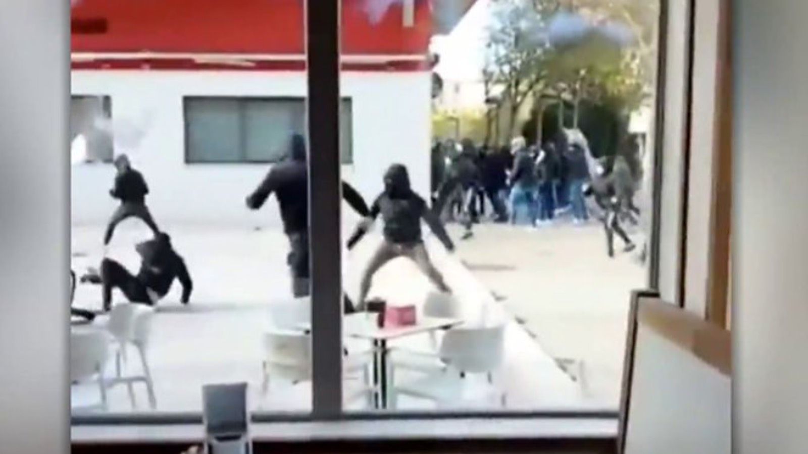 Batalla campal entre los ultras del Burgos y del Zaragoza