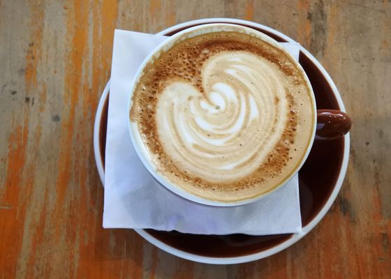 Tu bebida caliente favorita contiene microplásticos