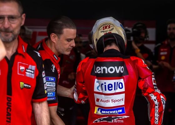 Bezzecchi se posiciona con Marc Márquez en su caída en Jerez