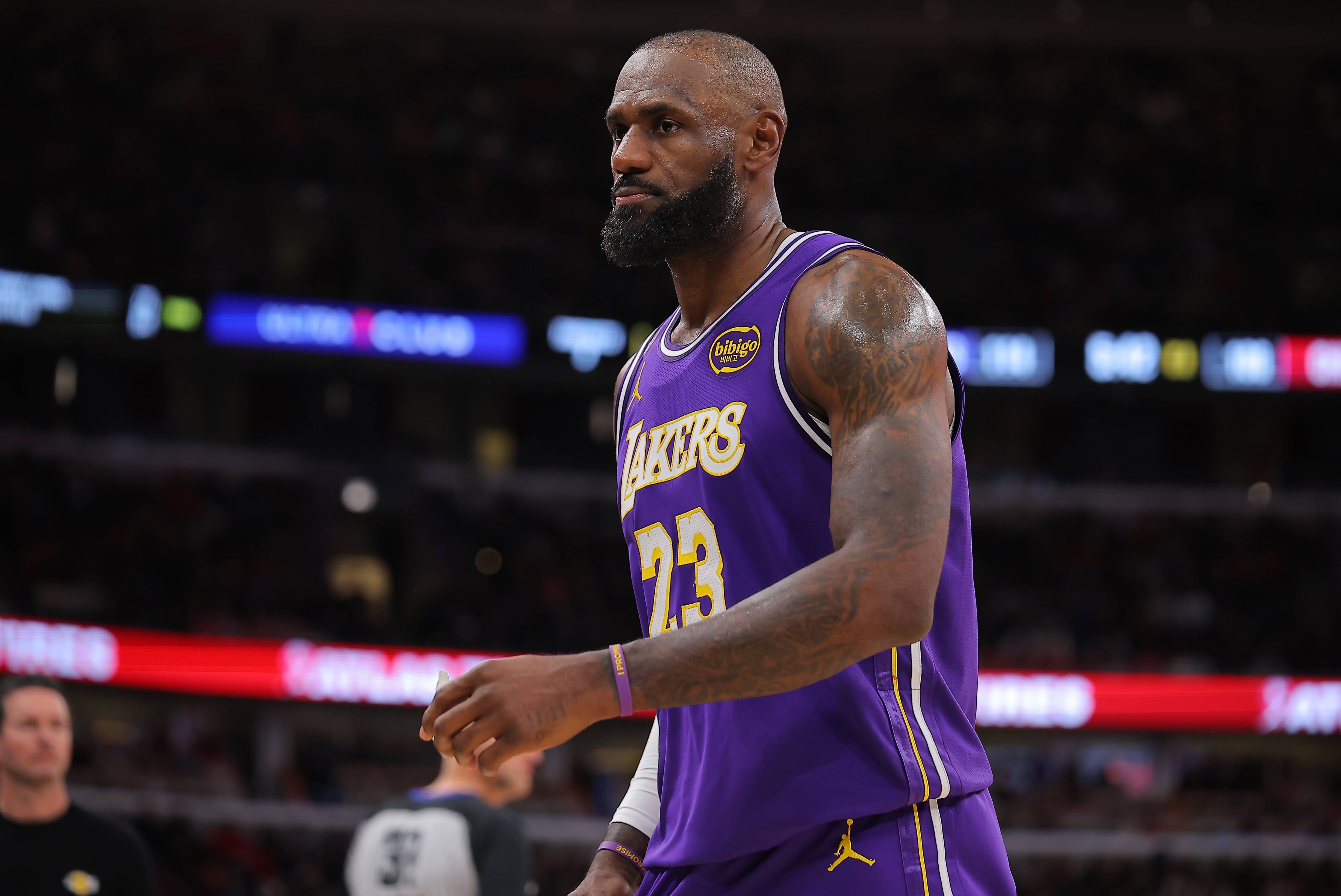 LeBron James hace historia entre lágrimas en Cleveland