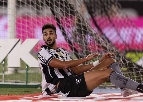 Palo para Chris Ramos