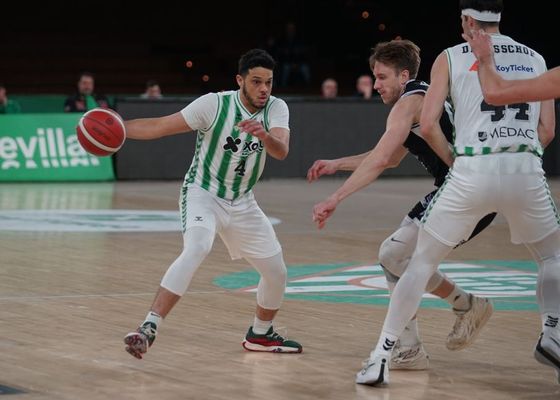 Un Betis desatado ilusiona a su afición