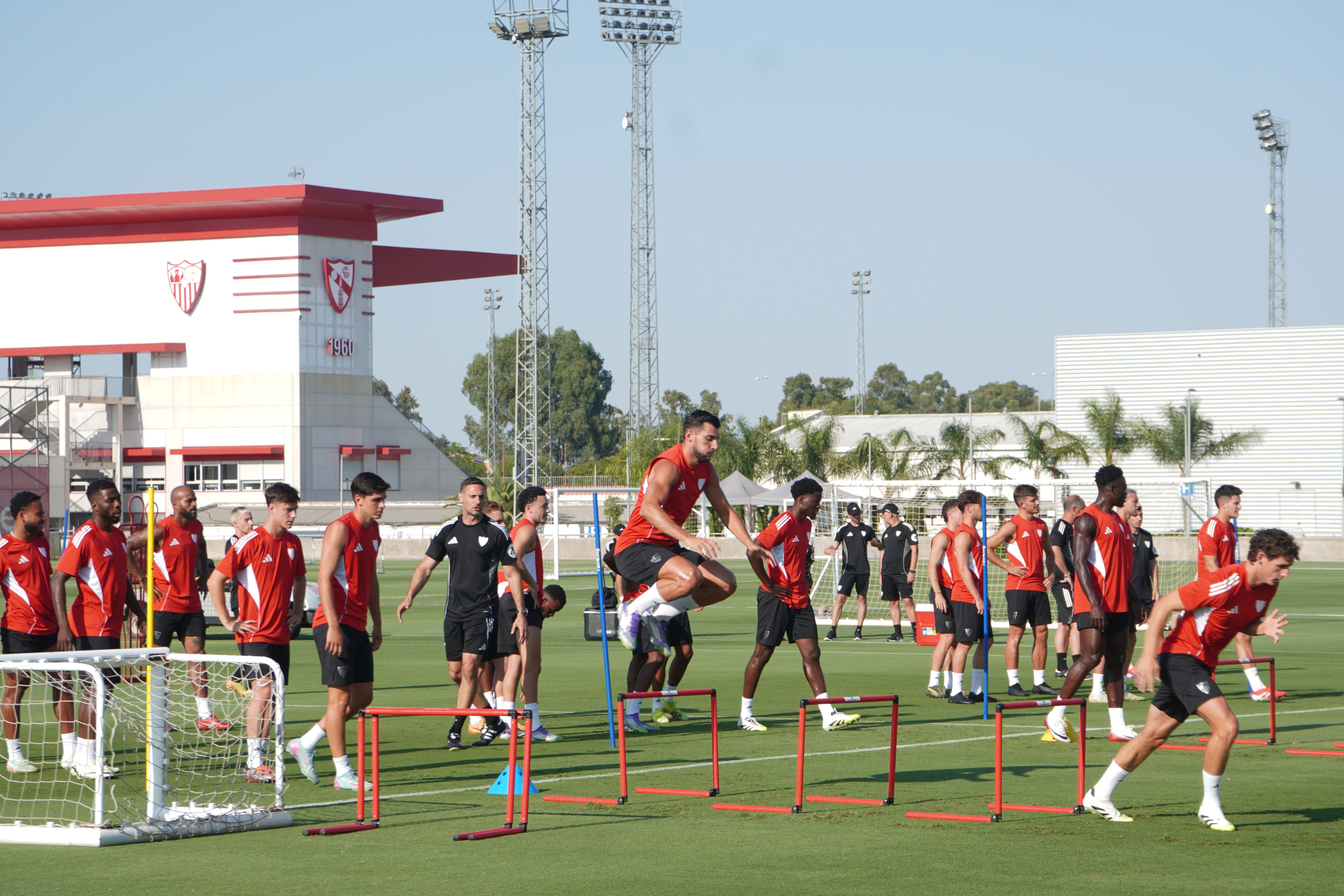 El Sevilla arranca la semana sin Loïc Badé