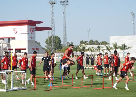 El Sevilla arranca la semana sin Loïc Badé