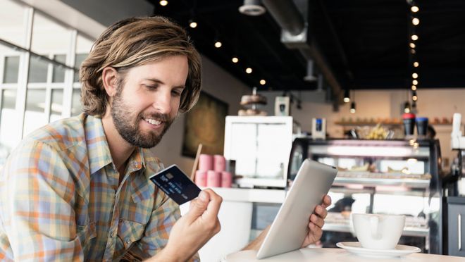 La Policía Nacional alerta sobre el skimming, la estafa más común del Black Friday