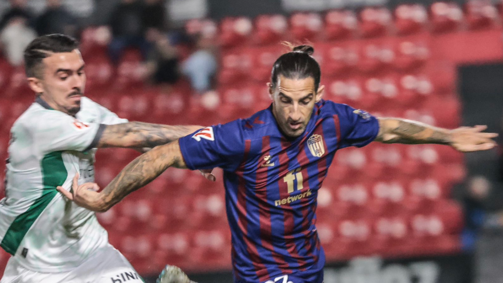 Eldense 2-1 Huesca: Chapela y Quintana prolongan el momento