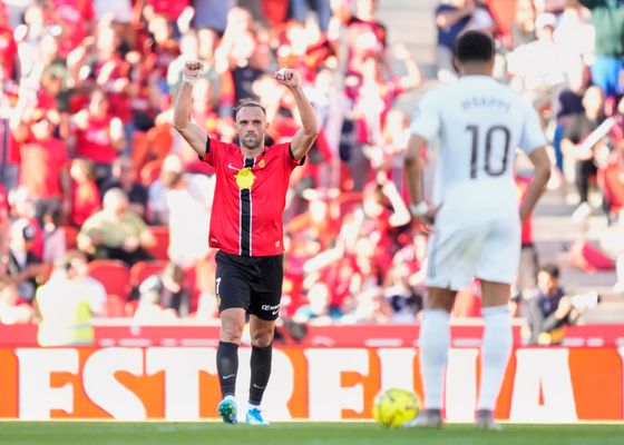Muriqi y su gran temporada: "Ese delantero ahí abajo te da la vida, el Mallorca está vivo gracias a él"