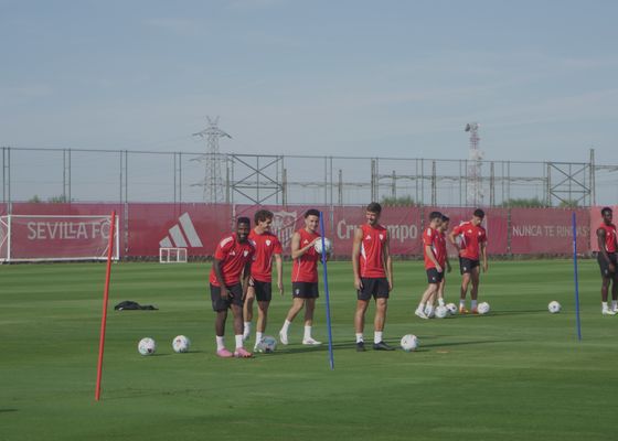El Sevilla entrena con siete bajas antes de viajar a Girona