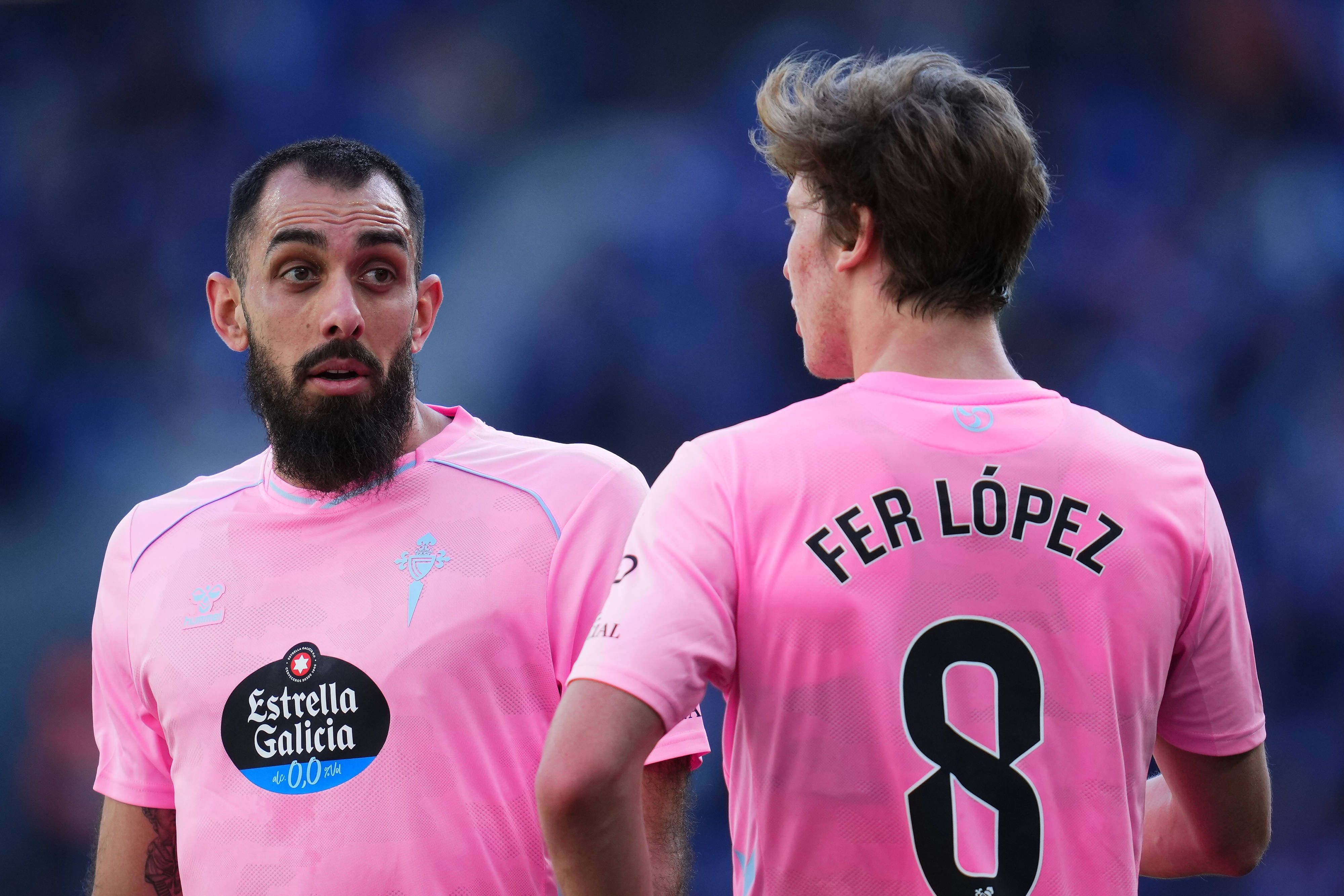 El audio de VAR del polémico gol anulado a Borja Iglesias: "La pelota está dividida y ha forzado al jugador el último toque del rosa"