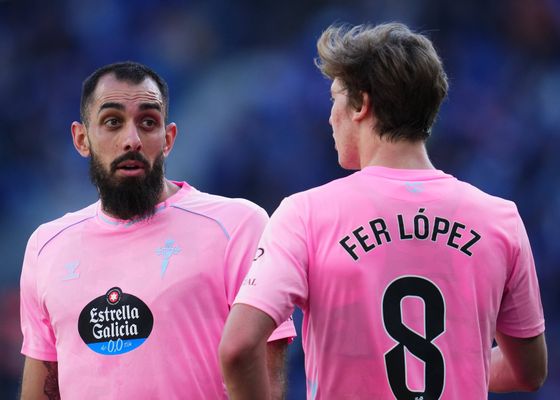 El audio de VAR del polémico gol anulado a Borja Iglesias: "La pelota está dividida y ha forzado al jugador el último toque del rosa"