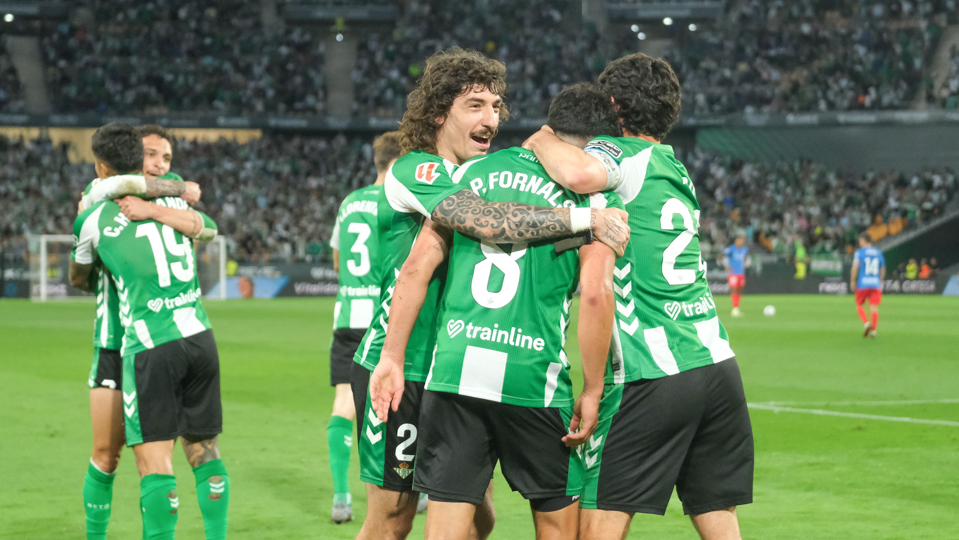 Betis 2-1 Elche: Abraza la Champions y le sobran dos jornadas