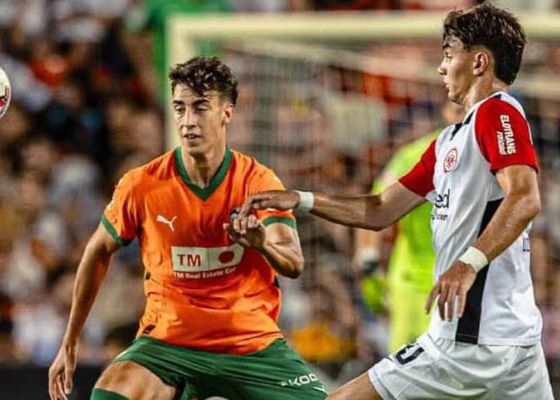 El Valencia da forma una nueva salida y a un futuro fichaje