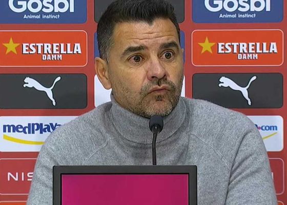 Míchel Sánchez, técnico del Girona FC: la búsqueda de un fichaje de urgencias, las lesiones, su renovación y "la fuerte presión" del Sevilla FC de Almeyda