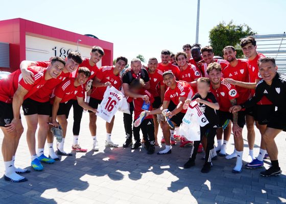 El bonito gesto de la plantilla del Sevilla FC en este 2 de abril, Día Mundial de Concienciación sobre el Autismo
