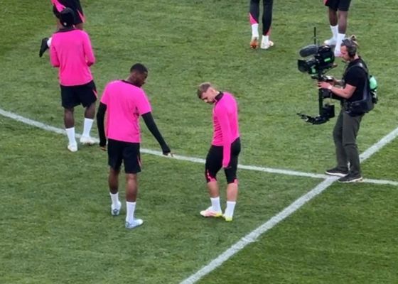 Un césped "imperfecto para una final", desconcierto en el Chelsea y el método del exbético Marcos Álvarez para testarlo