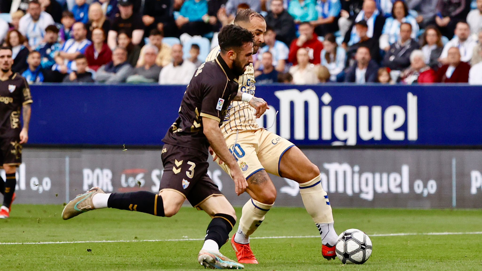 Así queda la clasificación de LaLiga Hypermotion tras el triunfo del Burgos y la derrota de Las Palmas en la jornada 35 de Segunda división