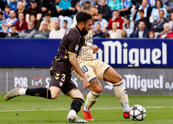 Así queda la clasificación de LaLiga Hypermotion tras el triunfo del Burgos y la derrota de Las Palmas en la jornada 35 de Segunda división