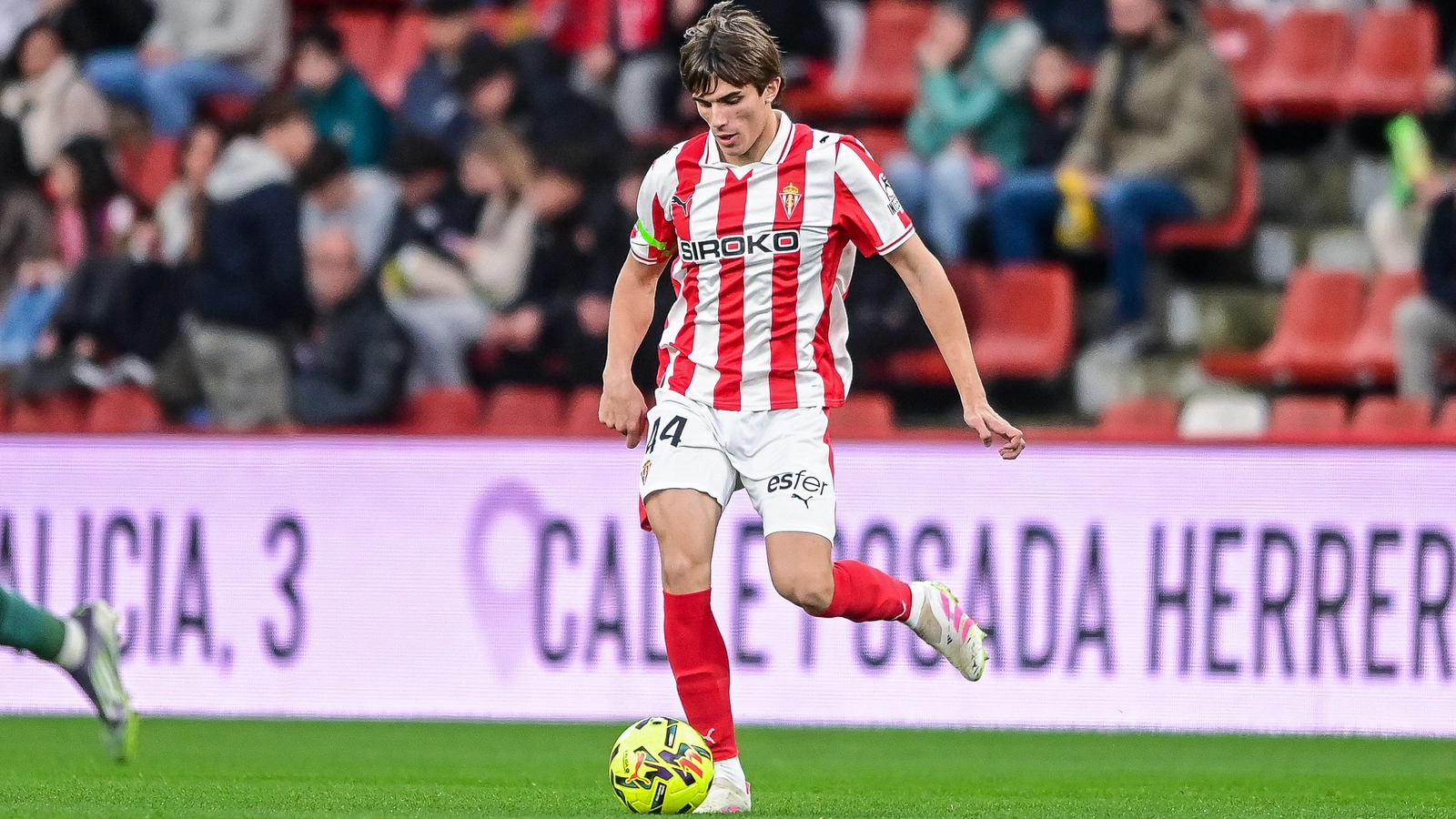 El Sporting de Gijón confirma la lesión de Andrés Cuenca, cedido por el Barcelona