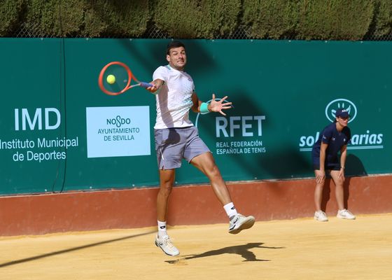 Zapata y Carballés resisten como los dos únicos españoles en cuartos de la Copa Sevilla
