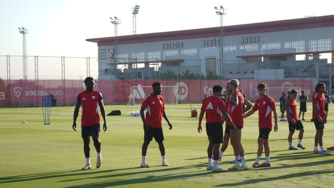 Almeyda toma el pulso de Iheanacho y Suazo