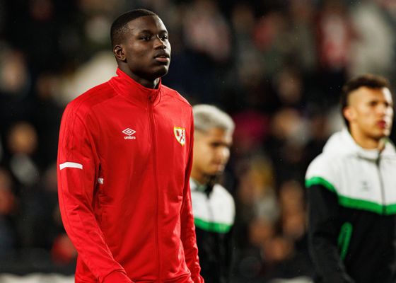 El regalo de despedida de Nobel Mendy, que colabora en la hucha para el nuevo delantero