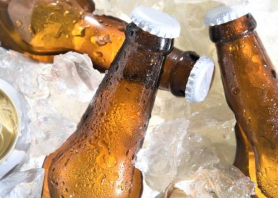 El truco definitivo para enfriar la cerveza más rápido en verano