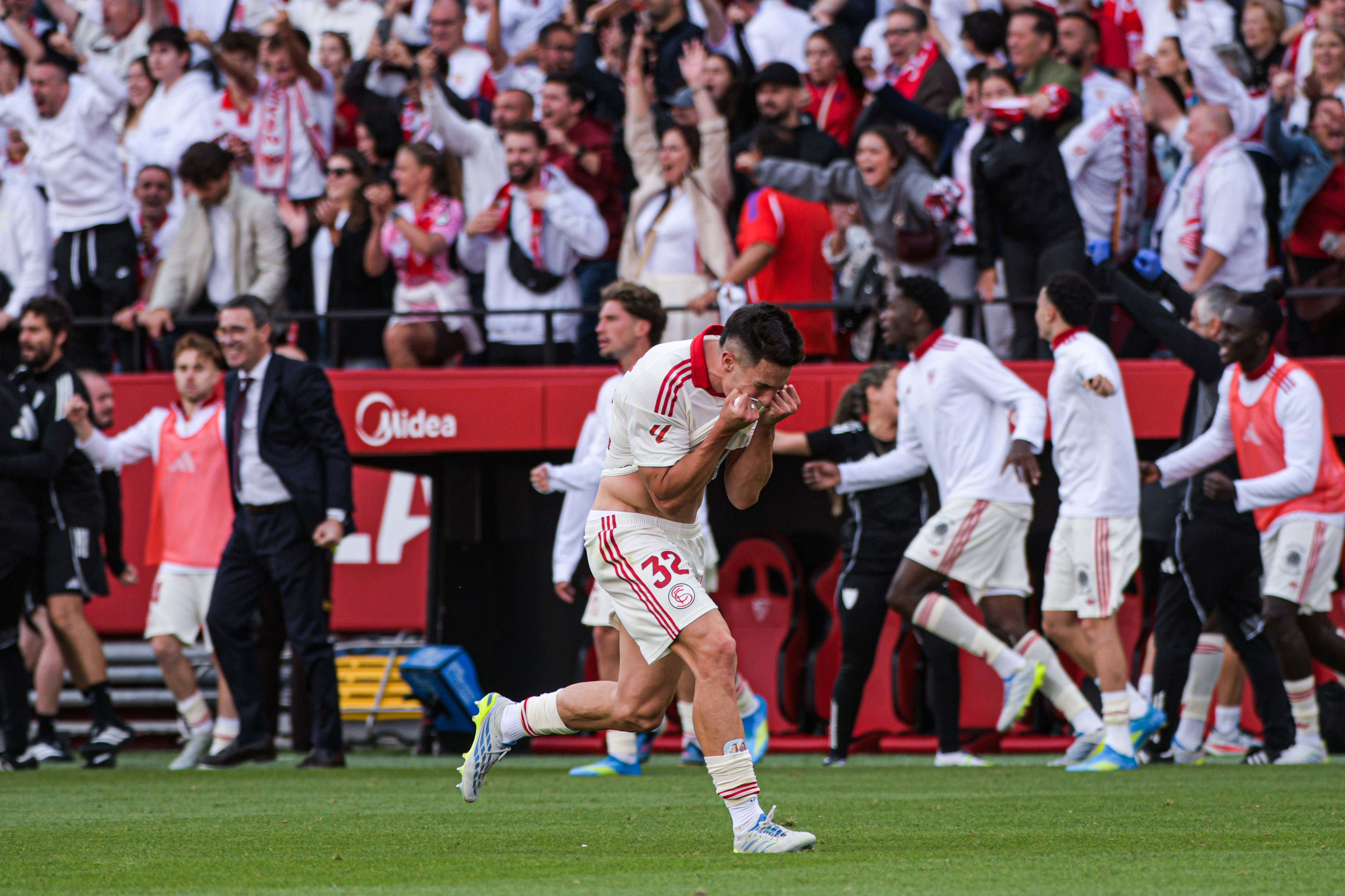 Sevilla FC 2 - 1 Espanyol: Akor Adams y Castrín certifican el milagro en Nervión