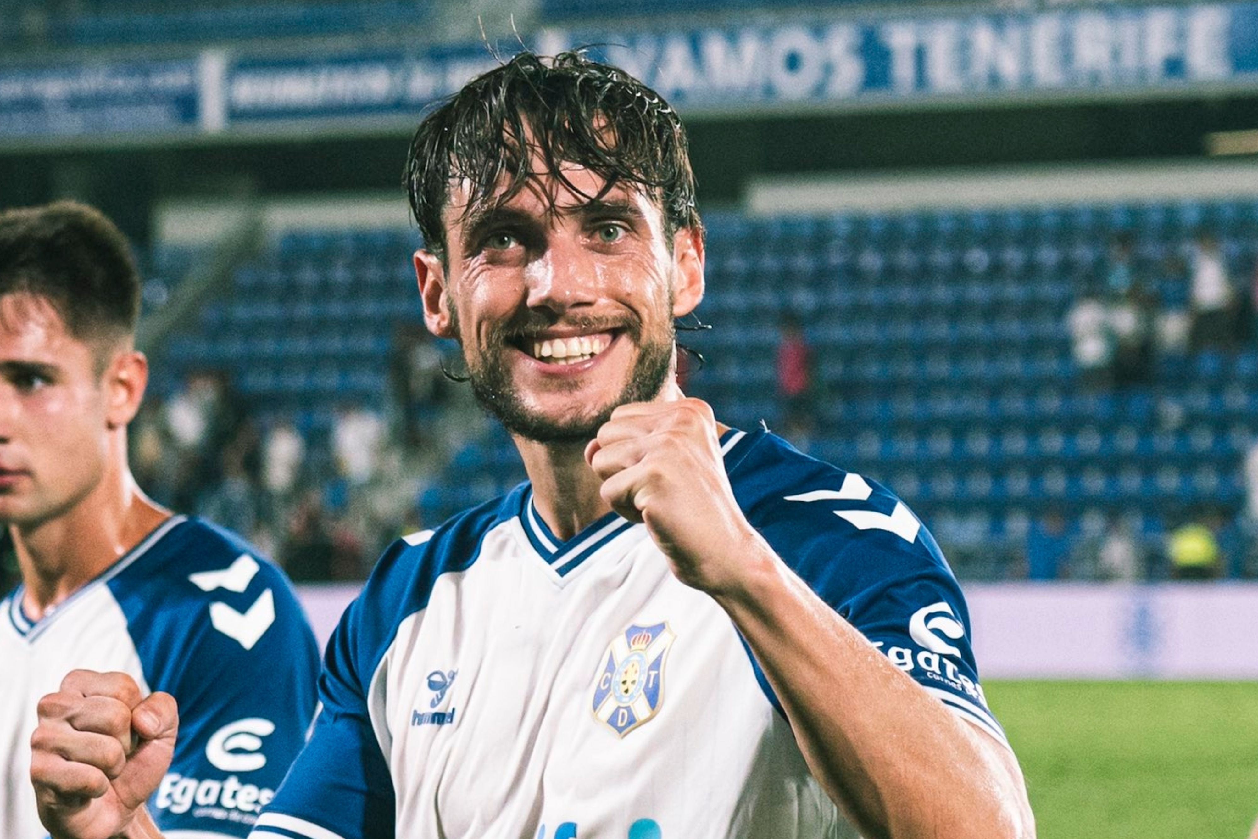 Contactos para cerrar a Álex Corredera
