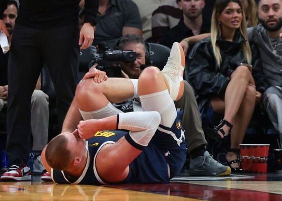 Nikola Jokic lesiona la rodilla y puede ser muy grave 