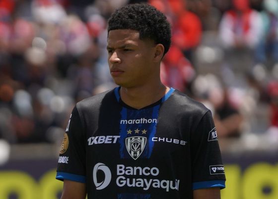 Drama absoluto con Patrik Mercado: se confirma la gravísima lesión del flamante fichaje del Sevilla FC 