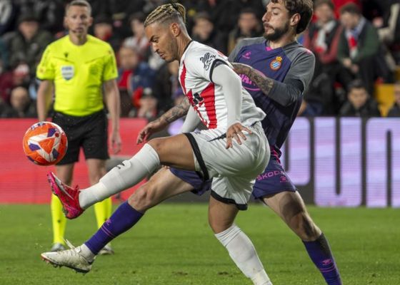 Raúl de Tomás vuelve a un terreno de juego 150 días después